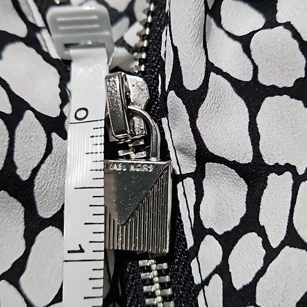 Michael Kors Black & White Abstract zip up Top CLEARANCE - Picture 11 of 13